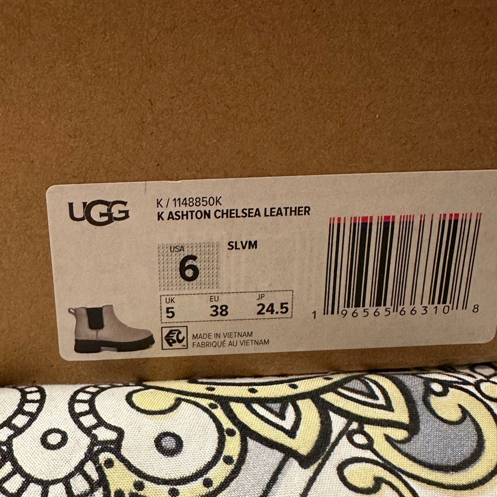 UGG Ashton Chelsea Leather Boots